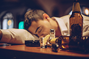 Complex relationship between alcohol consumption and psychiatric distress - Photo for illustrative purposes only. Â©iStock/South_agency