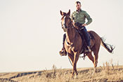Therapeutic horseback riding may reduce PTSD symptoms - Photo for illustrative purposes only: ©iStock/debibishop
