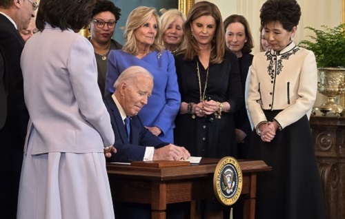 President Biden signed the Executive Order on Advancing Women's Health Research and Innovation. Photo by Elizabeth Yano. 