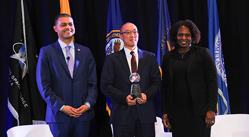 Dr. Grant Huang was the first VA Research leader to receive the VHA John D. Chase Award.